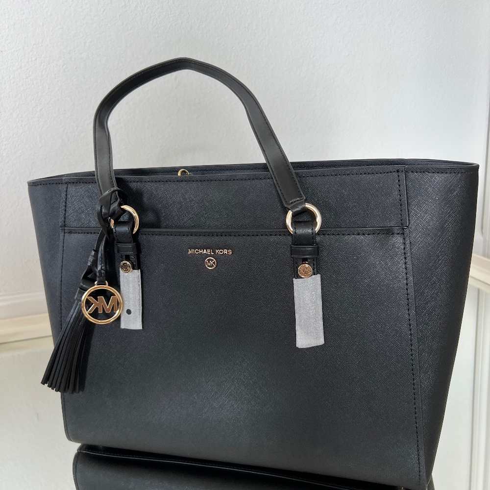 NWT. Leather Michael Kors Sullivan  bag